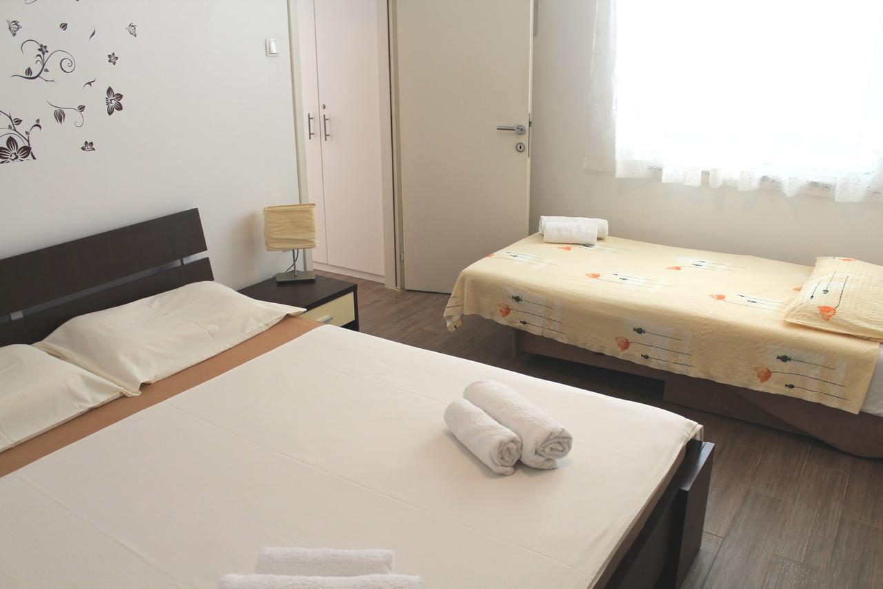 Apartment Maja Krk Town Extérieur photo